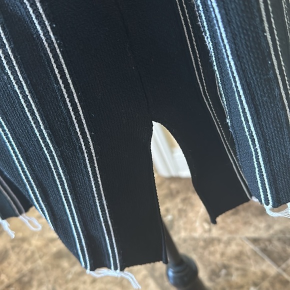 EUC KERISMA Sweater Medium - Picture 4 of 9